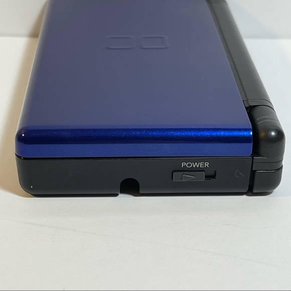 (BUNDLE) Nintendo DS Lite in Blue With 4 Games & Accessories - Picture 9 of 16